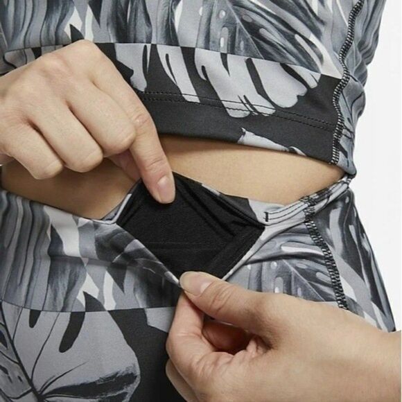 NIKE Fast Women's Palms Print Black  Crop Running TightsSize Large - Picture 4 of 15